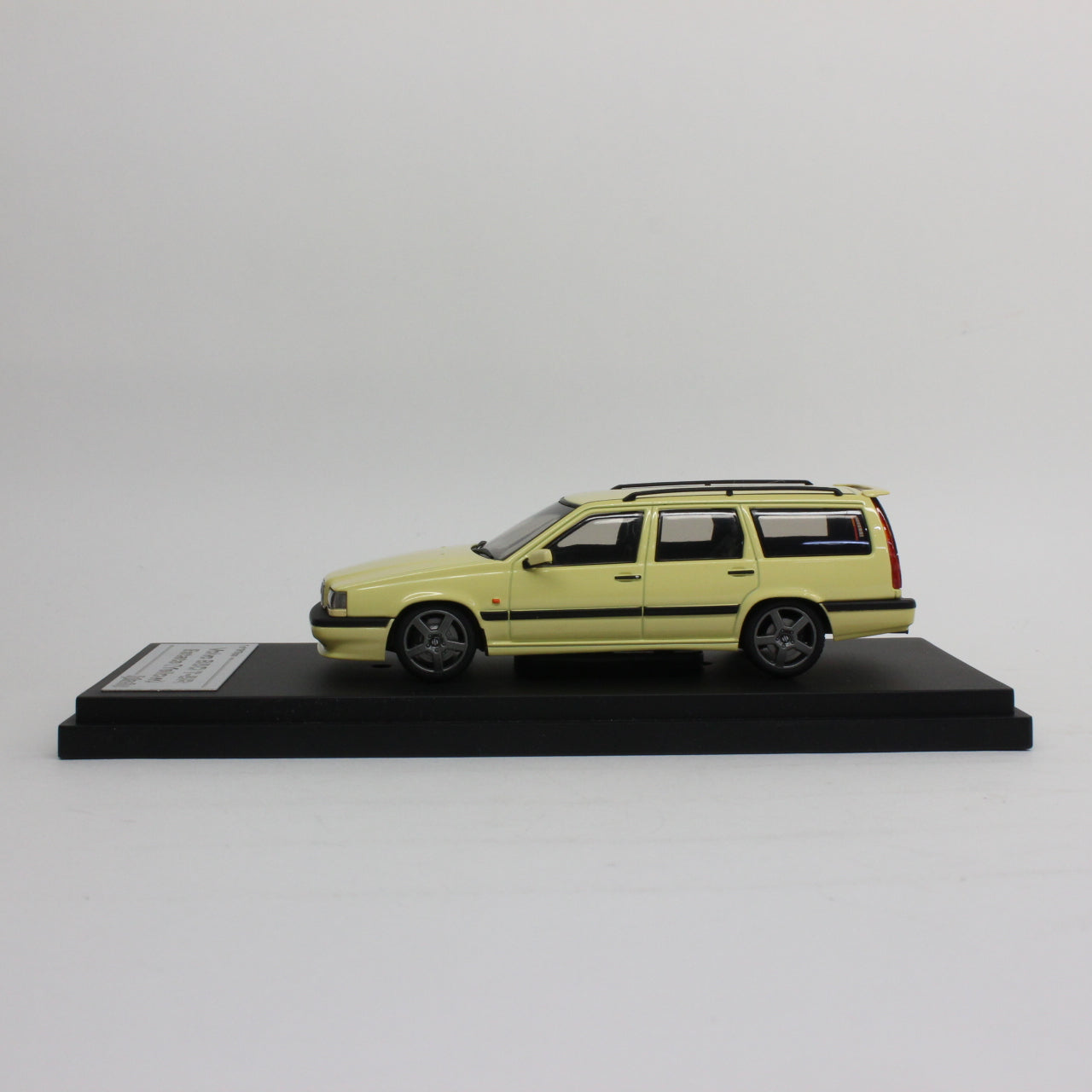【hpi-racing】Volvo 850 T-5R Estate (イエロー) hpi racing 1:43 Volvo 850 T-5R Estate(Yellow) – ミニカーショップ