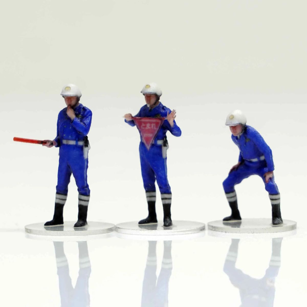 箱庭技研 figreal 1/64 交通機動隊員001 3体セット