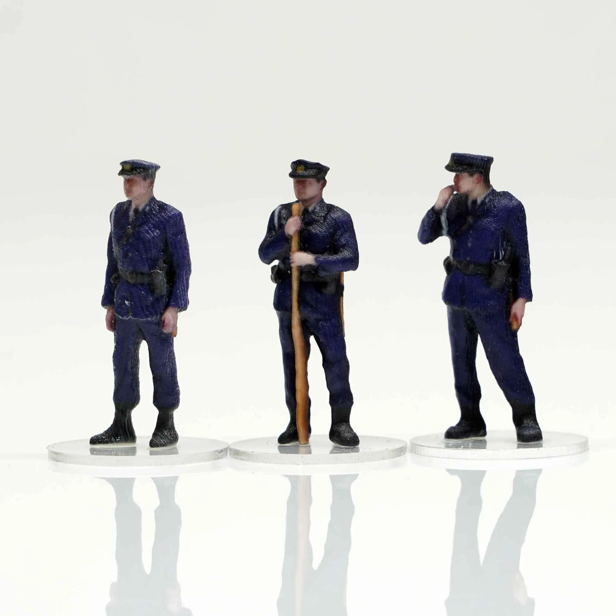 箱庭技研 figreal 1/64 旧警察官001 3体セット