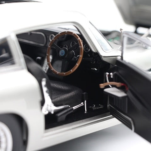 XiaoGuang MODEL  1/18 アストンマーティン DB5 007/ゴールドフィンガー ボンドカー [ダイキャスト製]