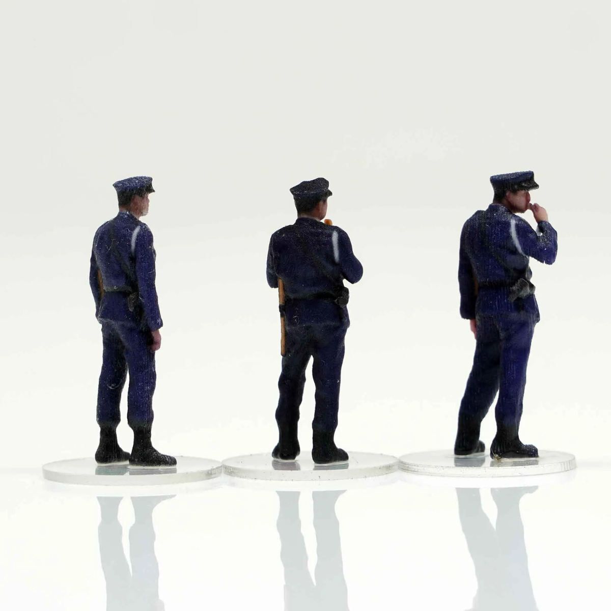 箱庭技研 figreal 1/64 旧警察官001 3体セット