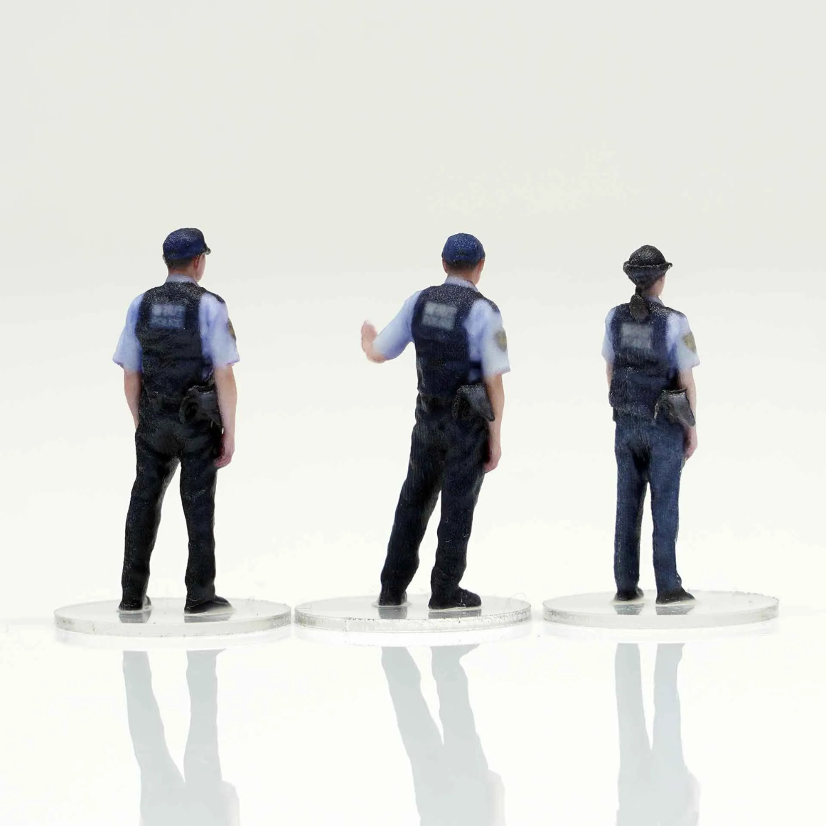 箱庭技研 figreal 1/64警察官003(13) 3体セット