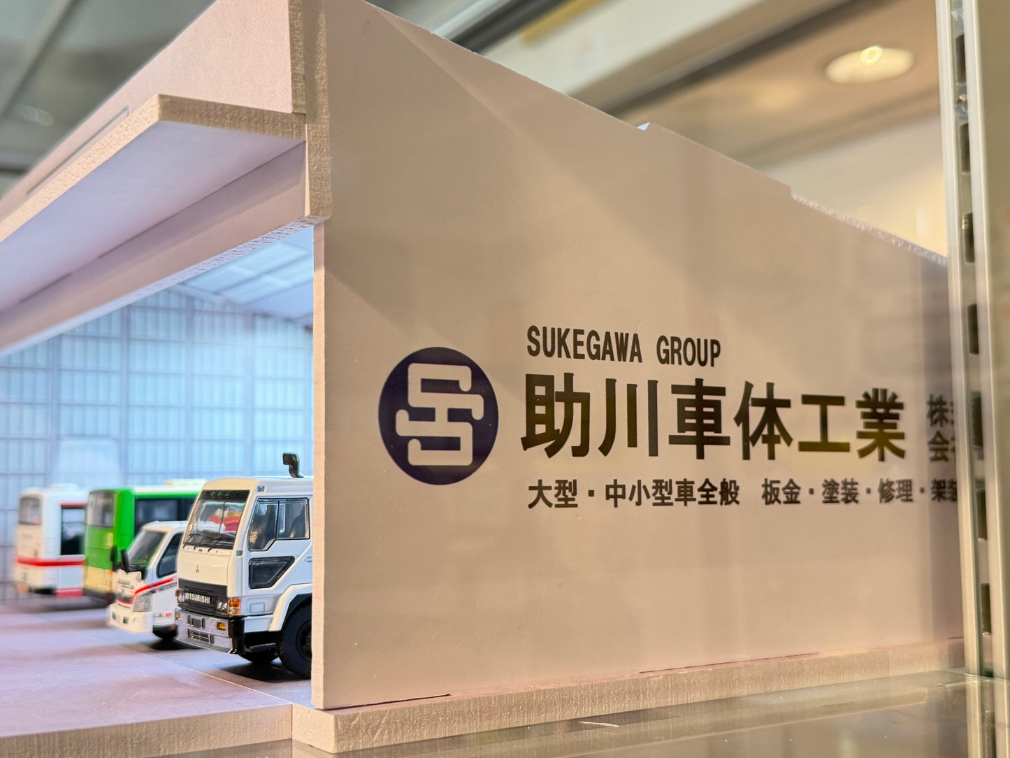 【ご予約受付】　特注品 助川車体工業 Fast Diorama  1/64  大型バス大型車両整備工場ジオラマ　限定品