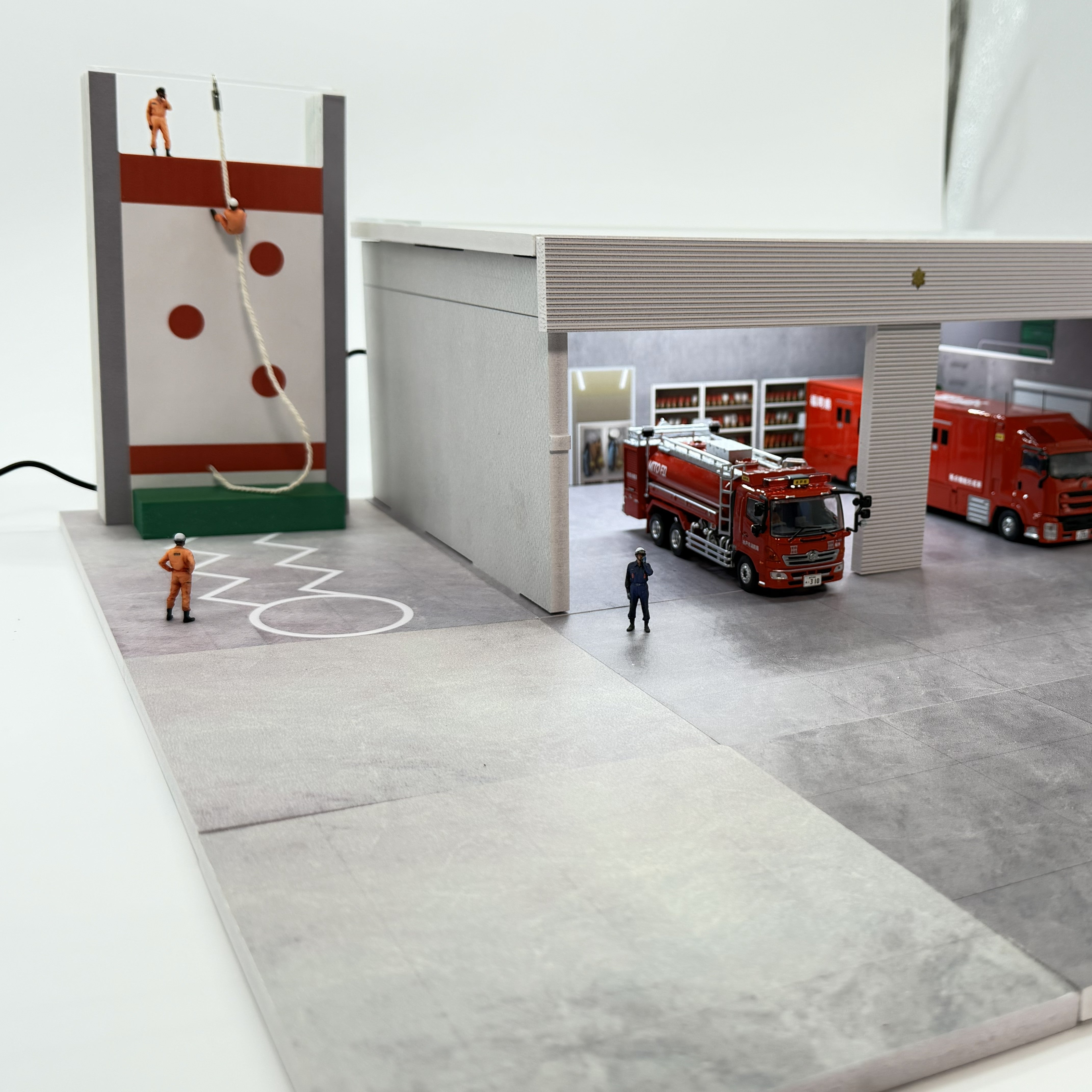 Fast Diorama 1/64 消防訓練塔 発売記念初回ロット3960円 – ミニカー