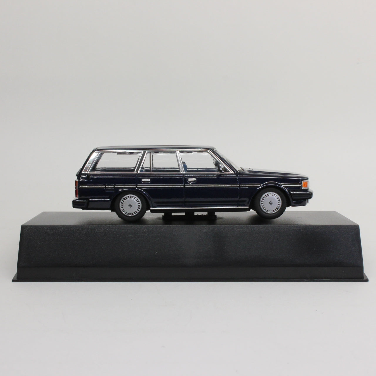 DISM 1:43 トヨタ マークⅡワゴンLG 中期型 (ブルーマイカ) /TOYOTA MARKⅡ Wagon LG (1988)