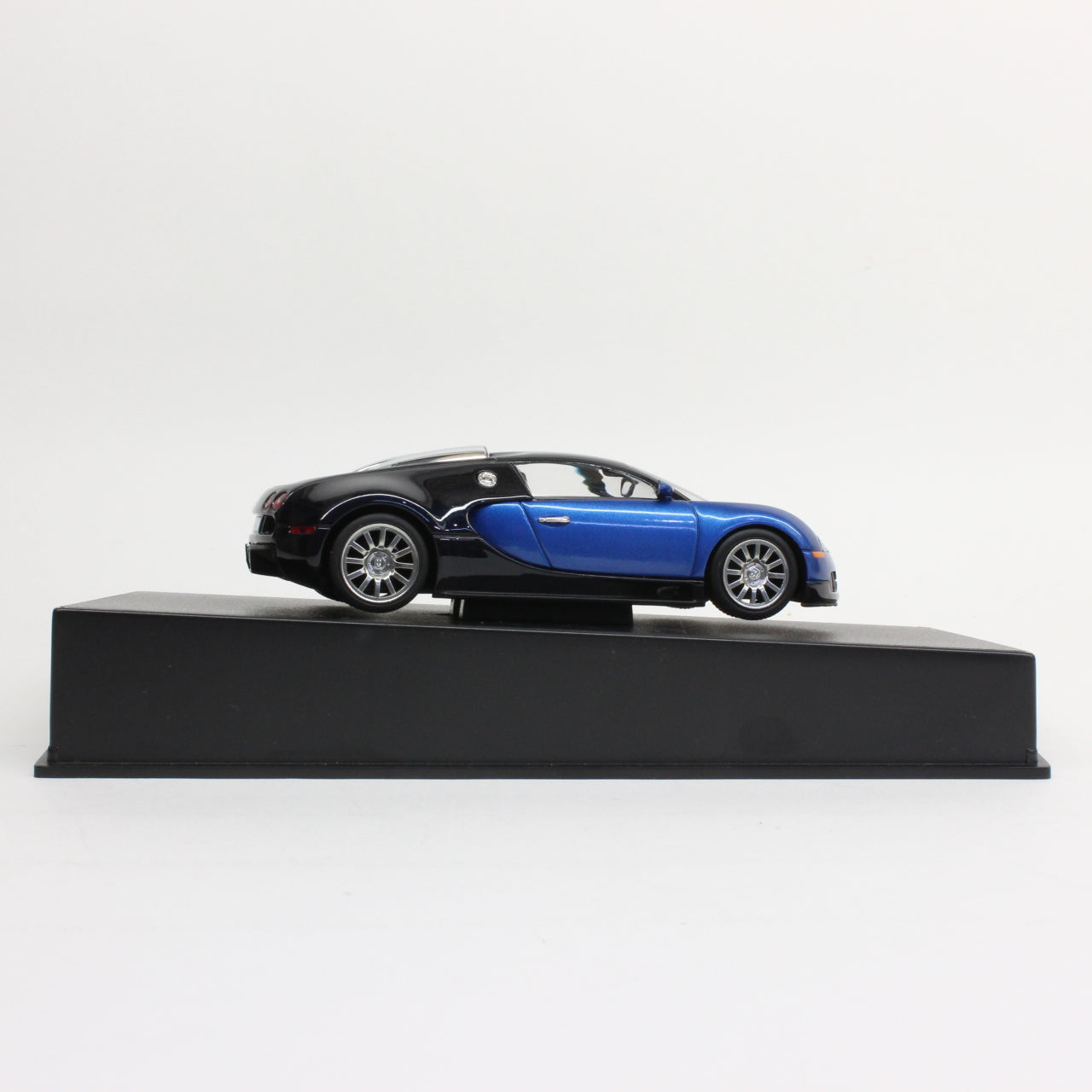 AUTO art 1/43 Bugatti 16.4 Veyron (black/blue) / ブガッティ 16.4 ヴェイロン (黒/青)