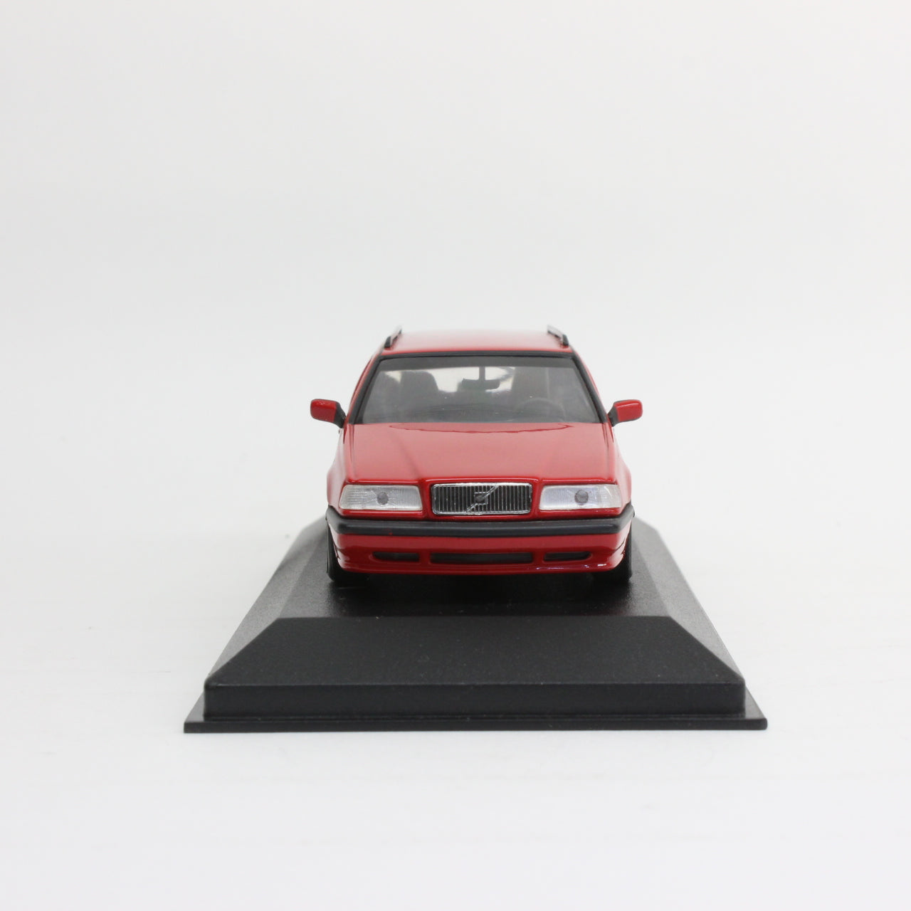 MINICHAMPS 1/43 Volvo 850 Break 1996 red