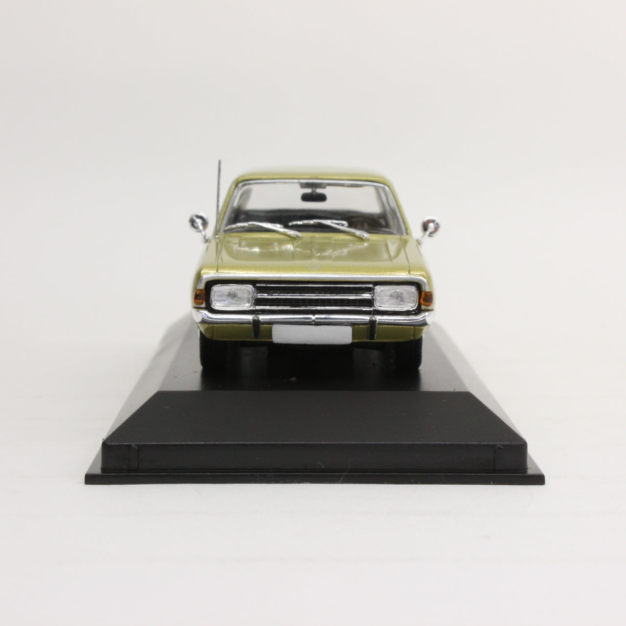 MINICHAMPS 1/43 オペル レコルト 'C' 2ドア 1966(ゴールド) / Opel Rekord 'C' 2-Door 1966 Gold