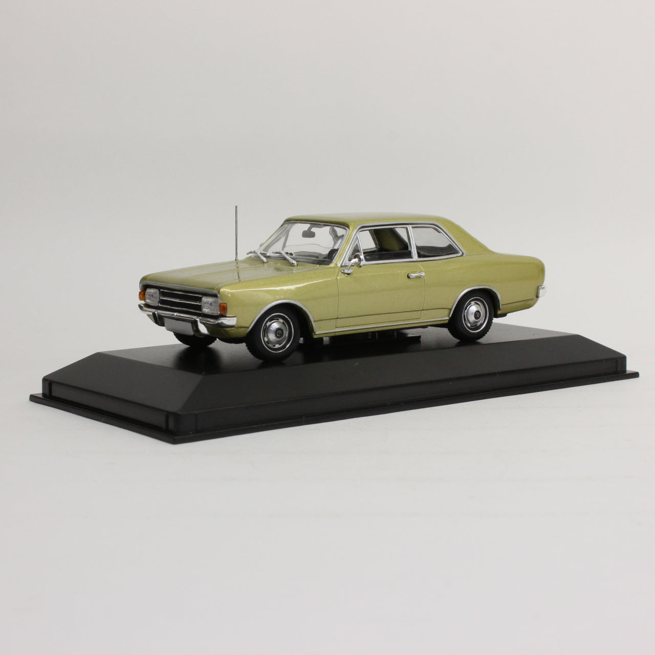 MINICHAMPS 1/43 オペル レコルト 'C' 2ドア 1966(ゴールド) / Opel Rekord 'C' 2-Door 1966 Gold