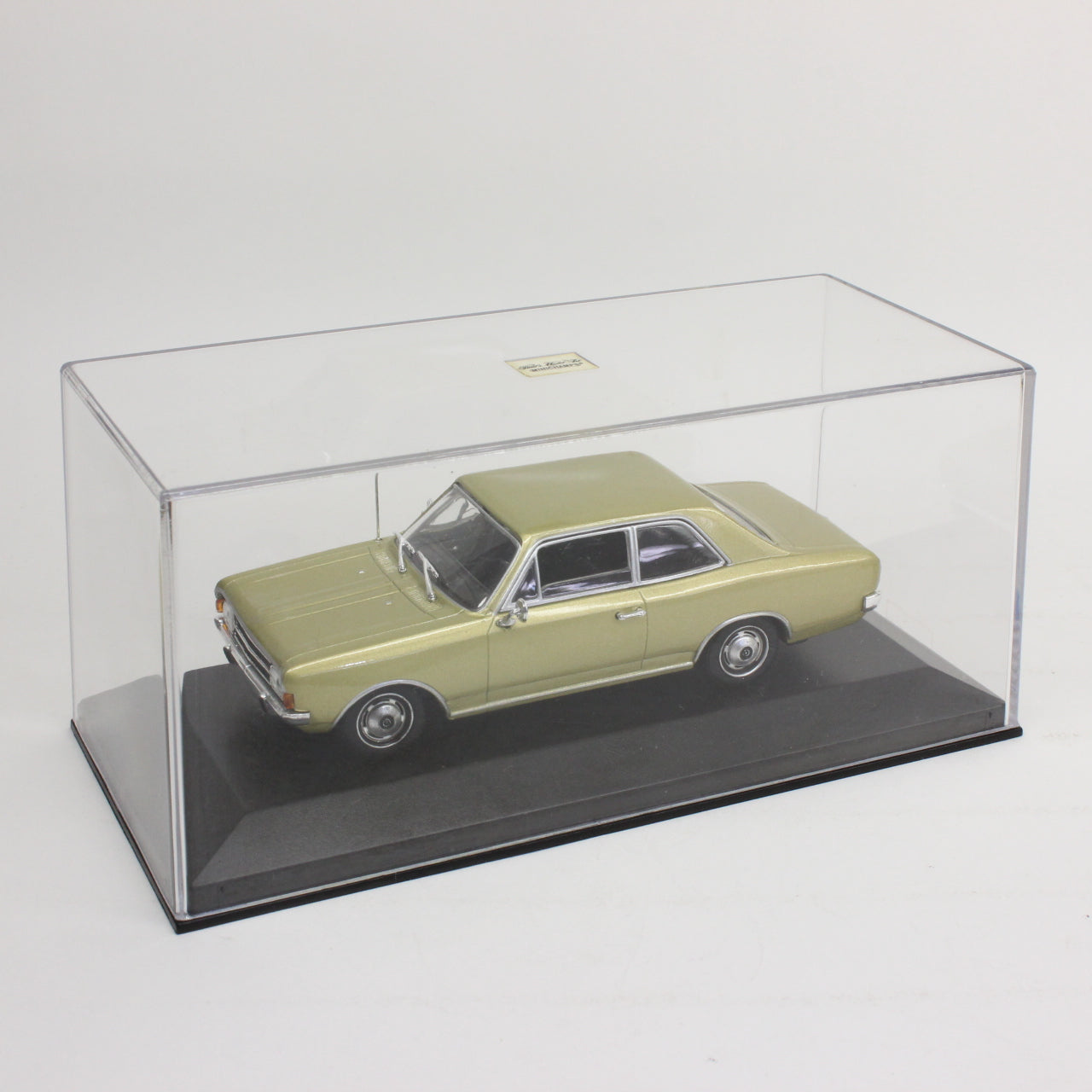 MINICHAMPS 1/43 オペル レコルト 'C' 2ドア 1966(ゴールド) / Opel Rekord 'C' 2-Door 1966 Gold