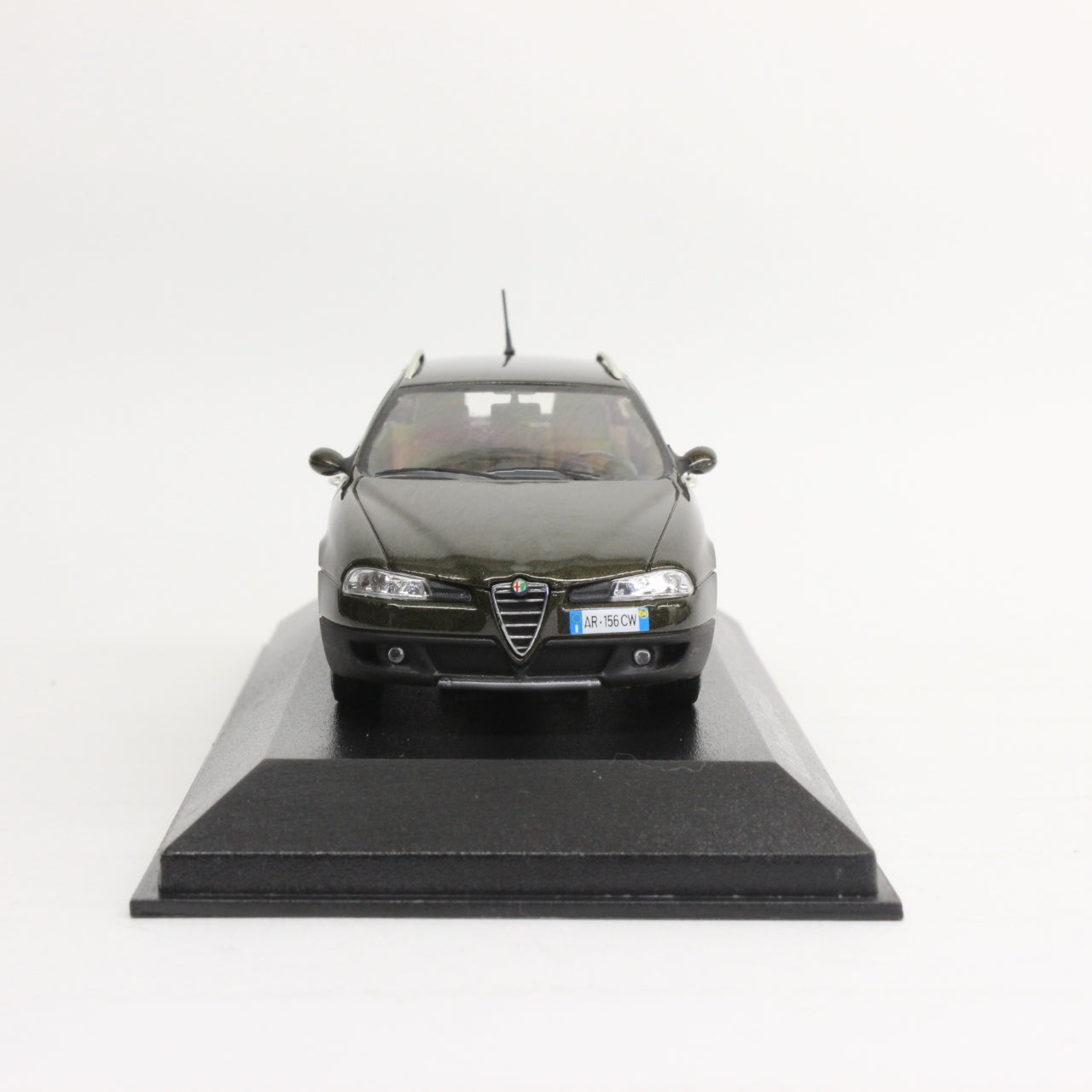 MINICHAMPS 1/43 Alfa Romeo Crosswagon 2004 (Olive metallic) / アルファロメオ クロスワゴン 2004 (オリーブメタリック)