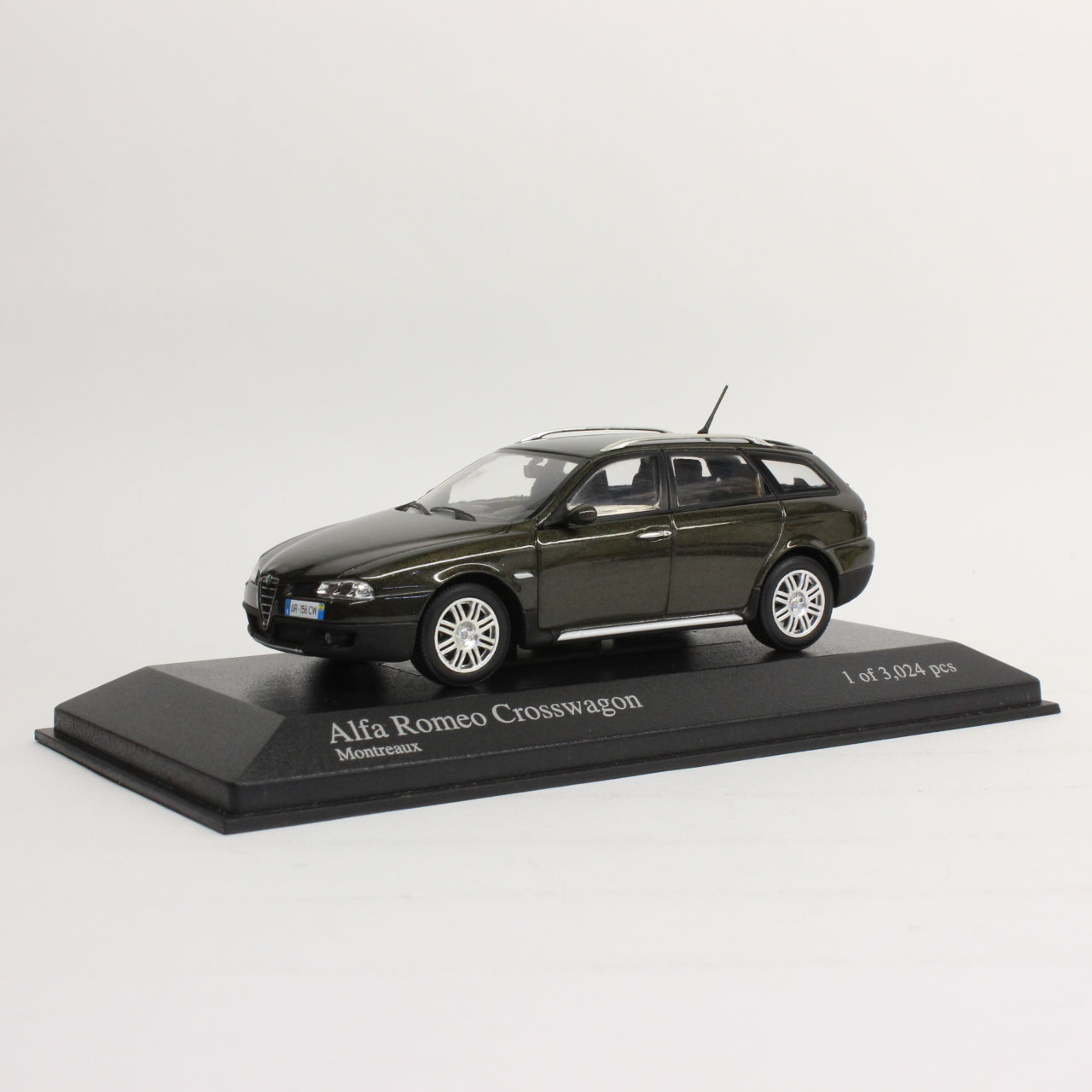 MINICHAMPS 1/43 Alfa Romeo Crosswagon 2004 (Olive metallic) / アルファロメオ クロスワゴン 2004 (オリーブメタリック)