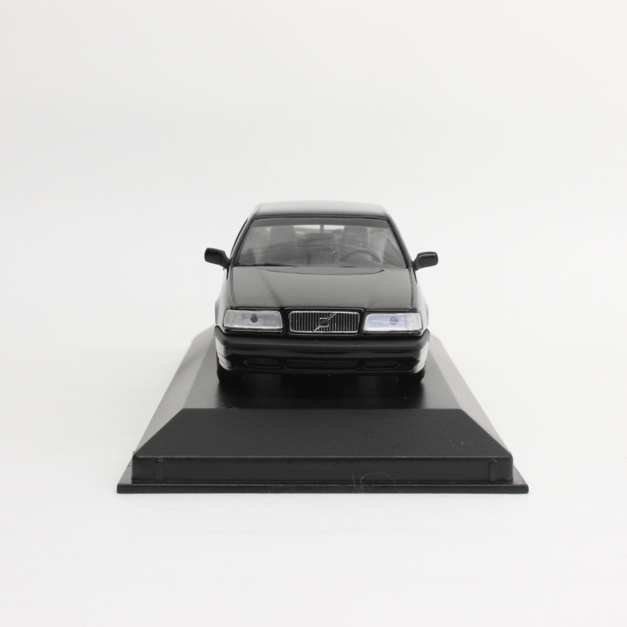ミニチャンプス 1/43 ボルボ 850 サルーン ブラック / MINICHAMPS 1/43
