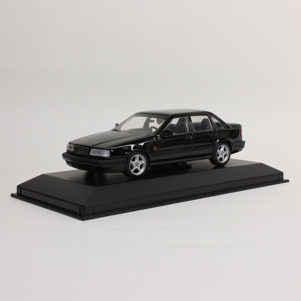 ミニチャンプス 1/43 ボルボ 850 サルーン ブラック / MINICHAMPS 1/43
