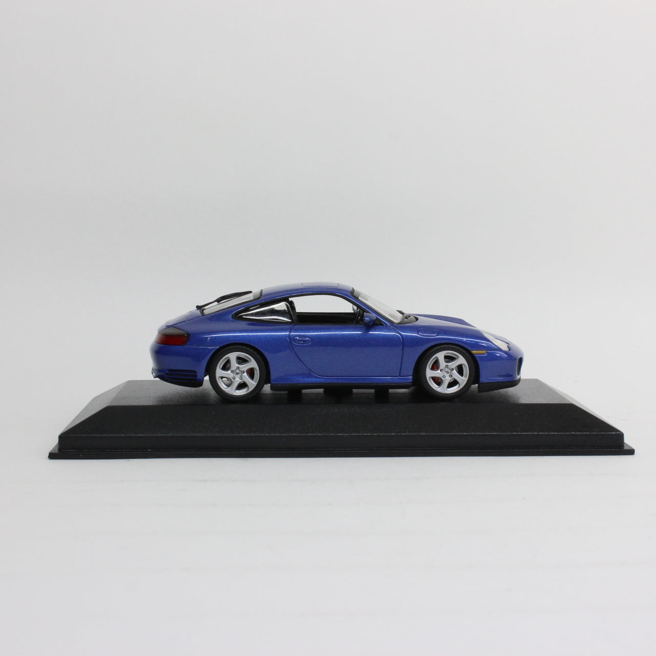 MINICHAMPS 1/43 Porsche 911 4S 2001 (Blue metallic)