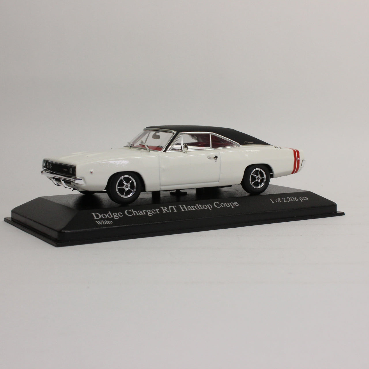 MINICHAMPS 1/43 Dodge Charger R/T Hardtop Coupe 1968 (White)