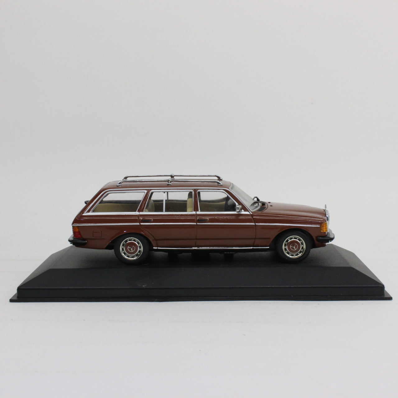MINICHAMPS 1/43 Mercedes-Benz 250 T 1980 (Brown)