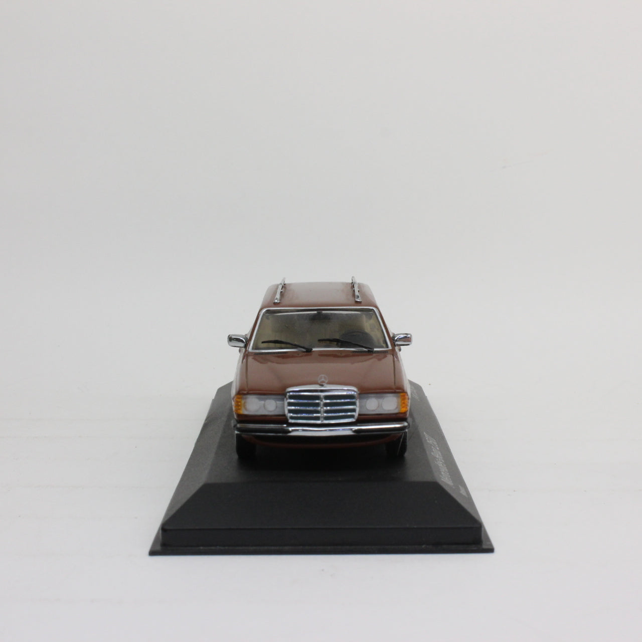 MINICHAMPS 1/43 Mercedes-Benz 250 T 1980 (Brown)