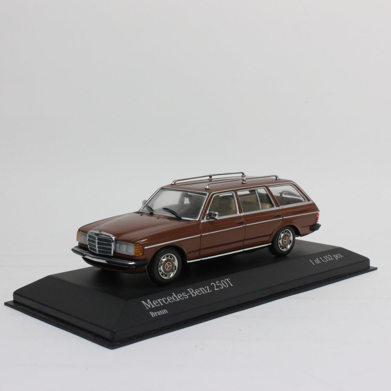 MINICHAMPS 1/43 Mercedes-Benz 250 T 1980 (Brown)