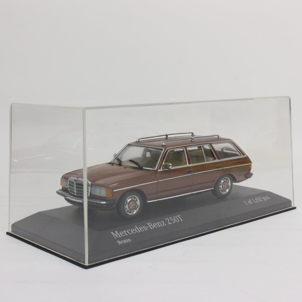 MINICHAMPS 1/43 Mercedes-Benz 250 T 1980 (Brown)