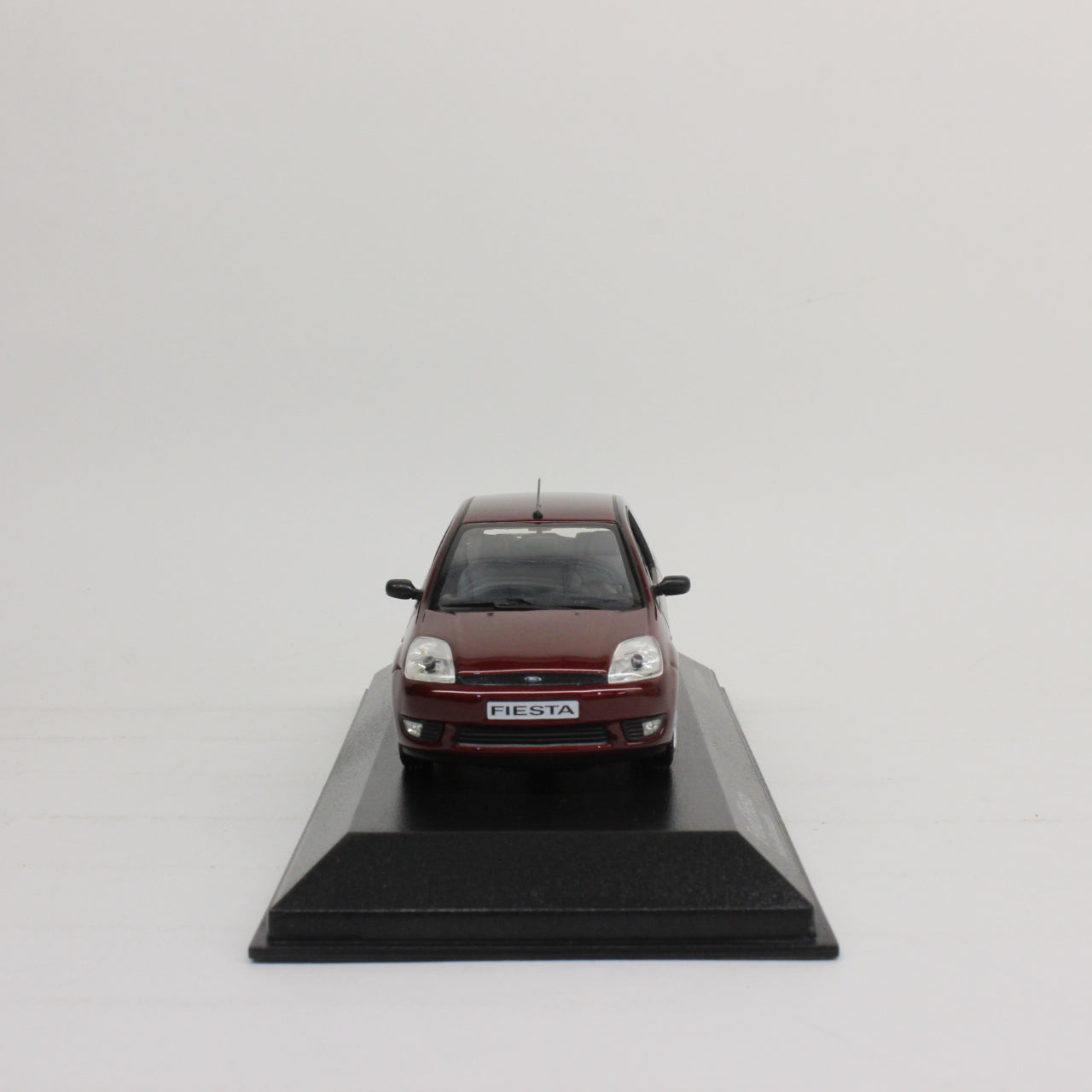 MINICHAMPS 1/43 Ford Fiesta 2002 （Red metallic）