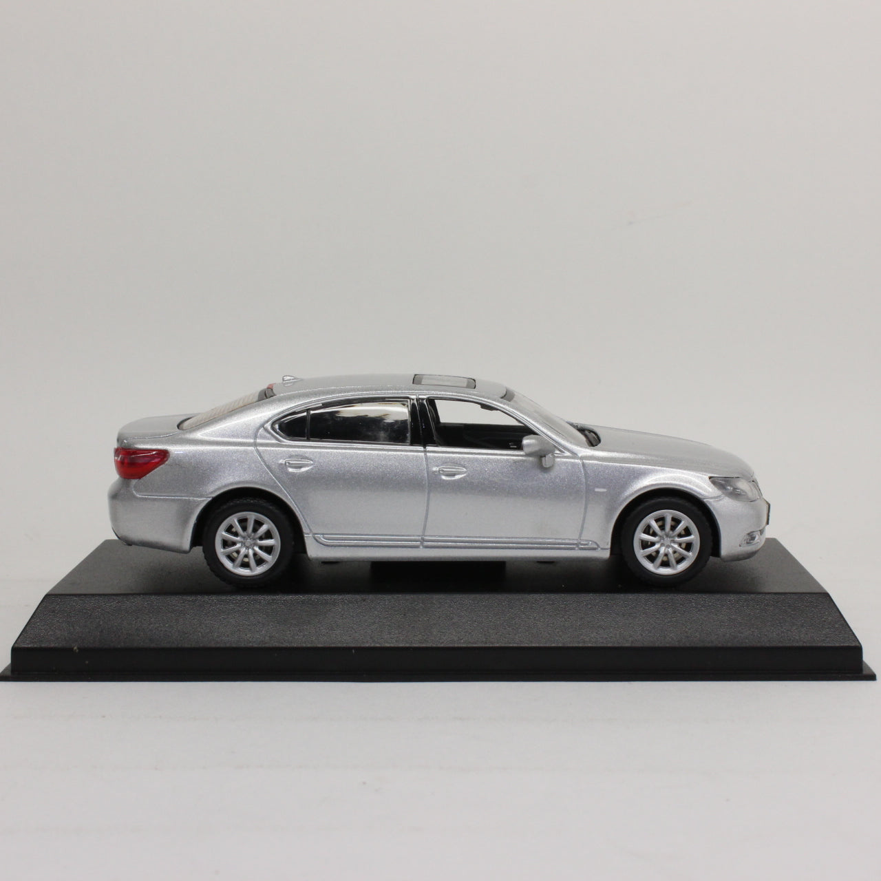 Kyosho / J Collection 1/43 LEXUS LS460L (Premium Silver)
