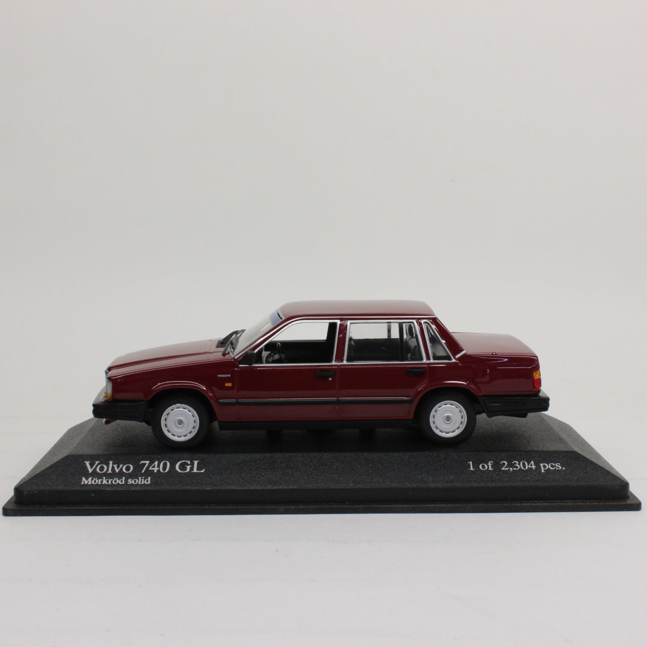 MINICHAMPS 1/43 Volvo 740 GL 1986 (Red)