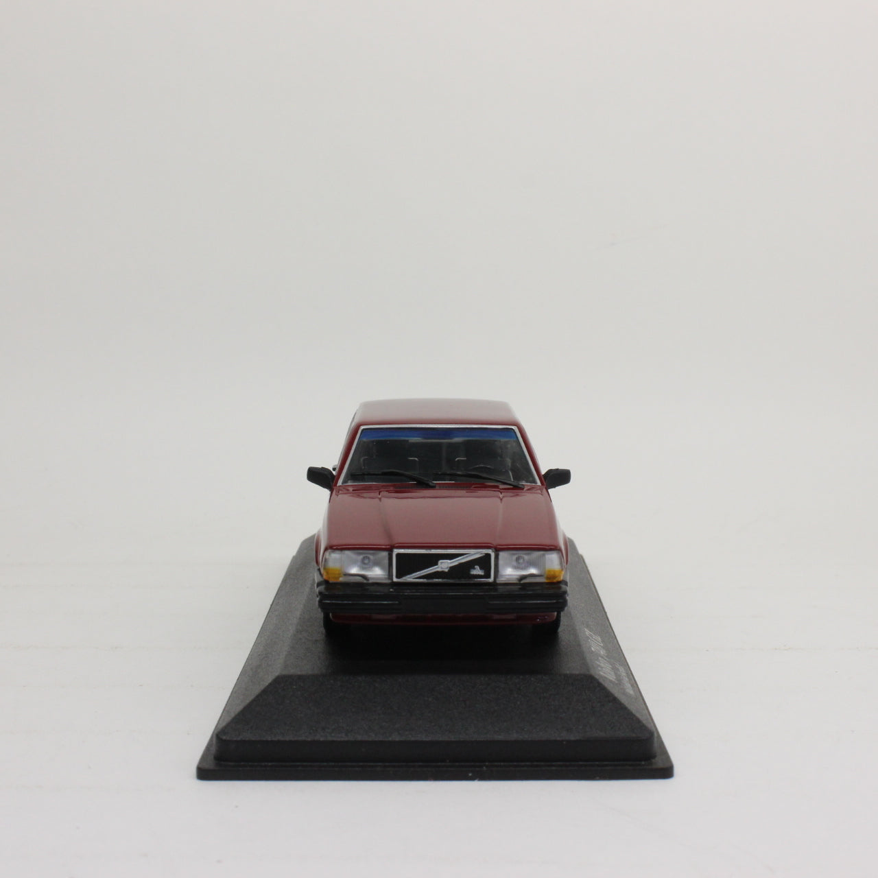 MINICHAMPS 1/43 Volvo 740 GL 1986 (Red)