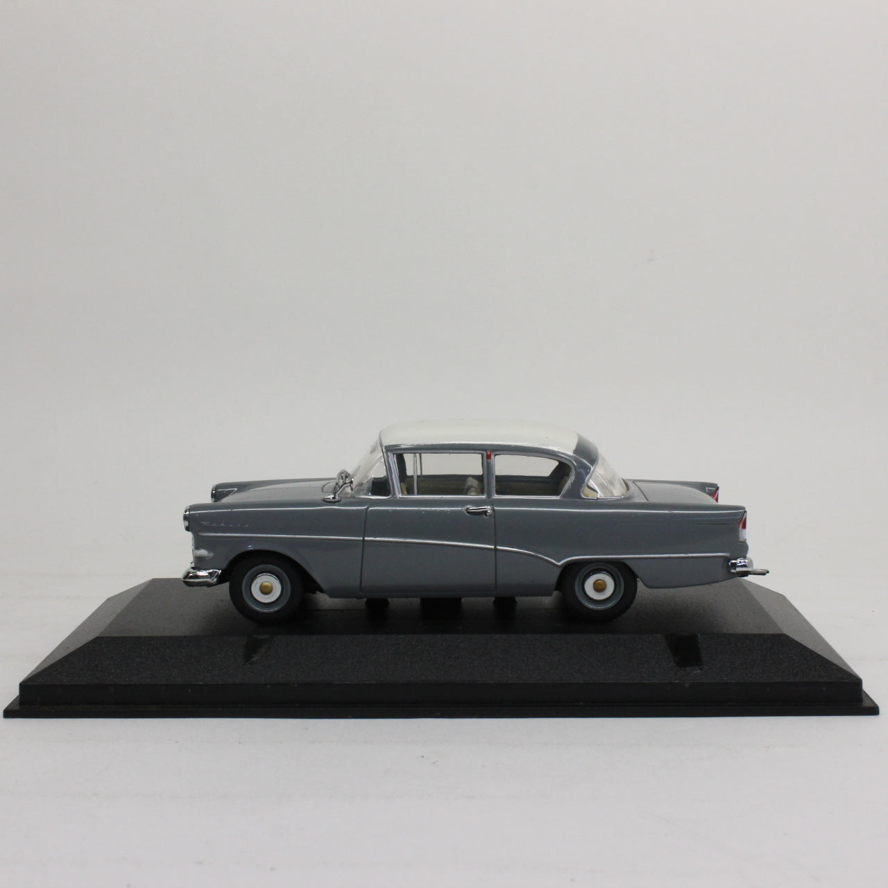 ミニチャンプス 1/43 オペル レコルト P1 サルーン 1958 ブルー