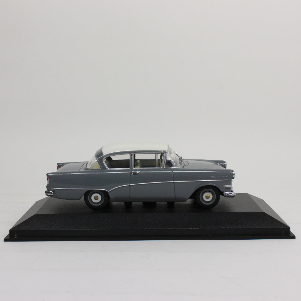 ミニチャンプス 1/43 オペル レコルト P1 サルーン 1958 ブルー