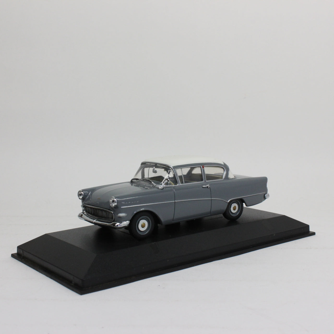 ミニチャンプス　1/18オペル　レコルト　P1 1958 ミニチャンプス 1/43 オペル レコルト P1 サルーン 1958 ブルー