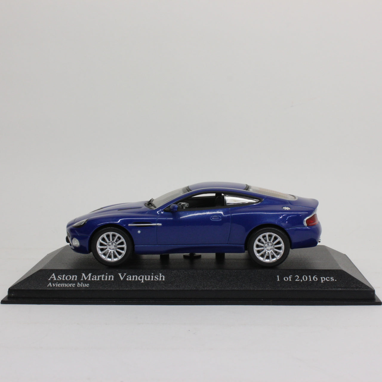 MINICHAMPS 1/43 Aston Martin Vanquish 2002 (Blue Metallic)