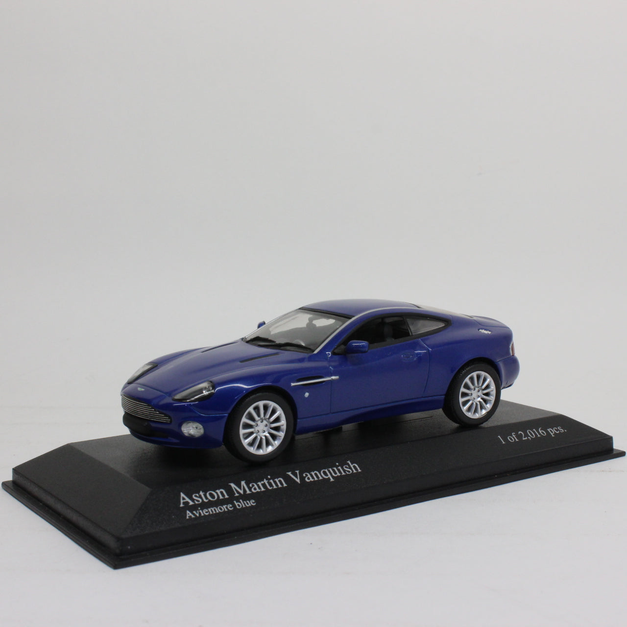 MINICHAMPS 1/43 Aston Martin Vanquish 2002 (Blue Metallic)