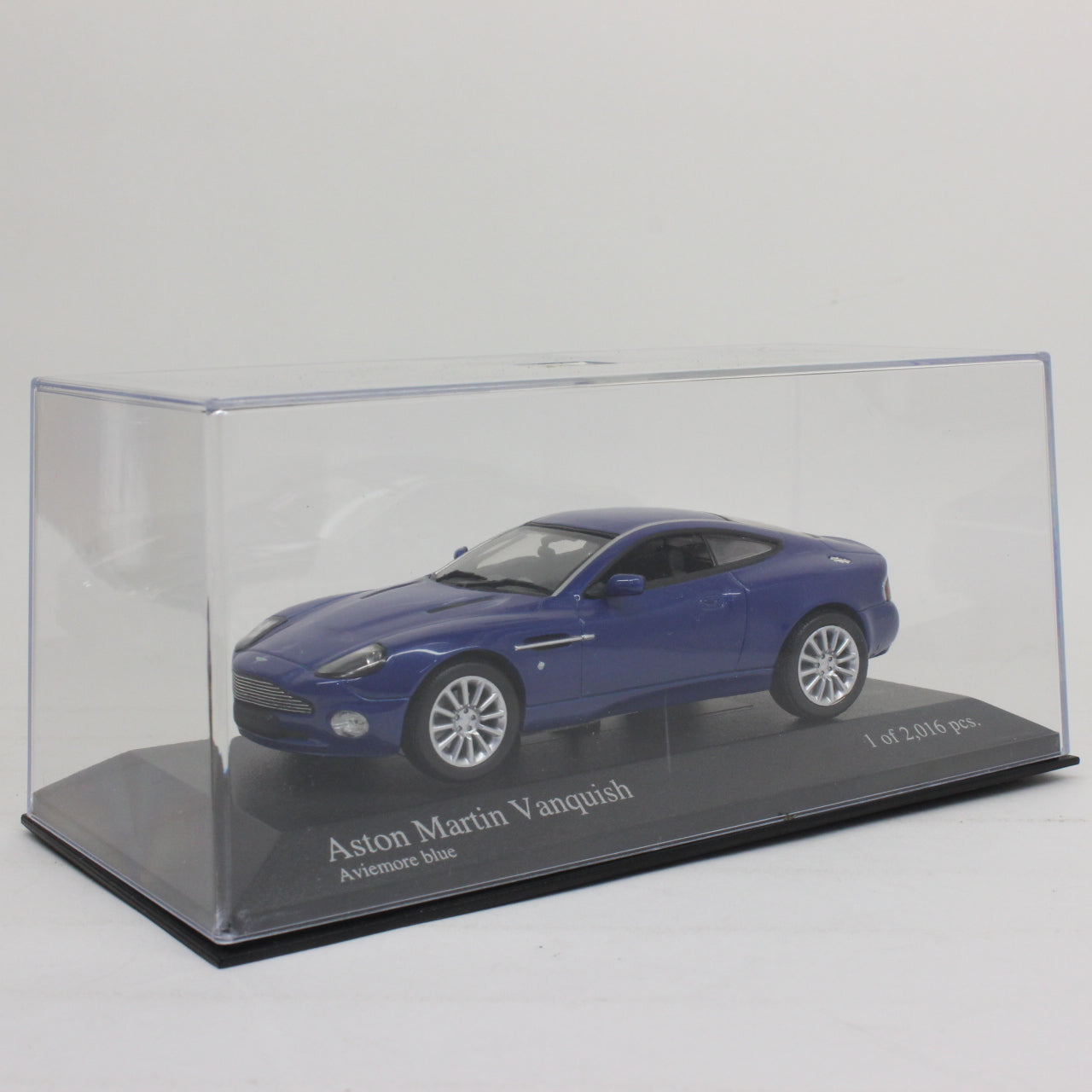 MINICHAMPS 1/43 Aston Martin Vanquish 2002 (Blue Metallic)