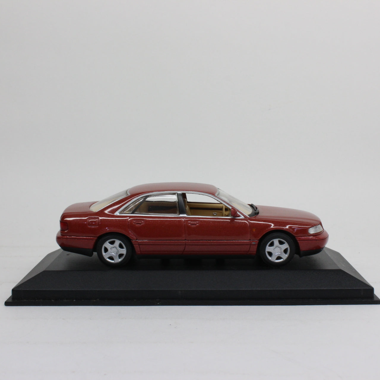 MINICHAMPS 1/43 Audi A8 Isis Red
