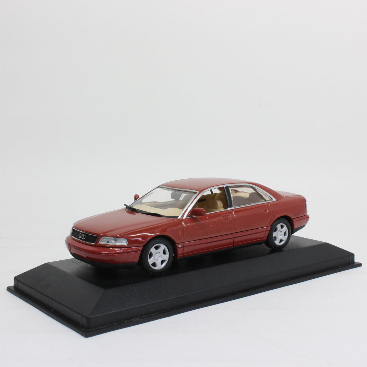 MINICHAMPS 1/43 Audi A8 Isis Red