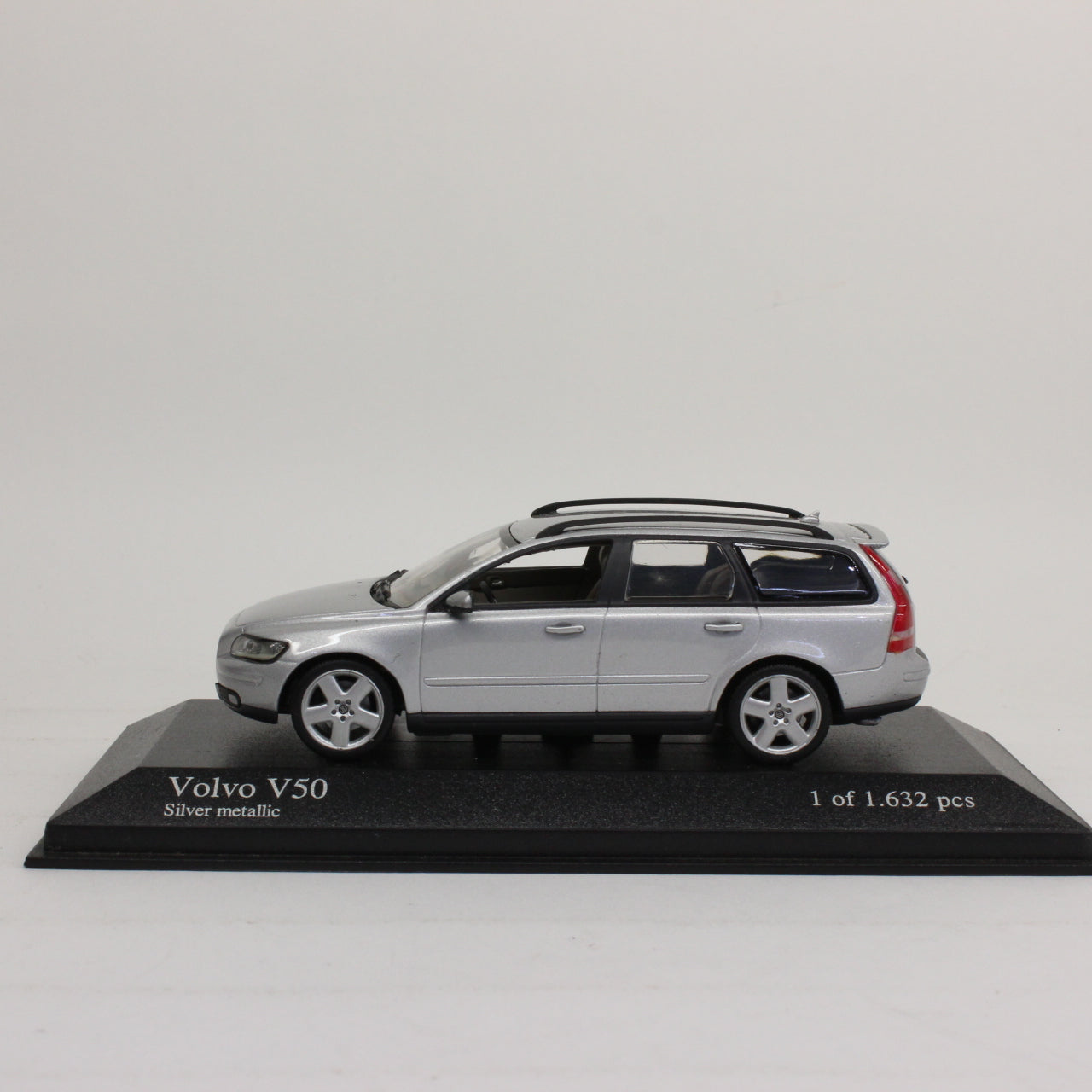 MINICHAMPS 1/43 Volvo V50 2003 (Silver)