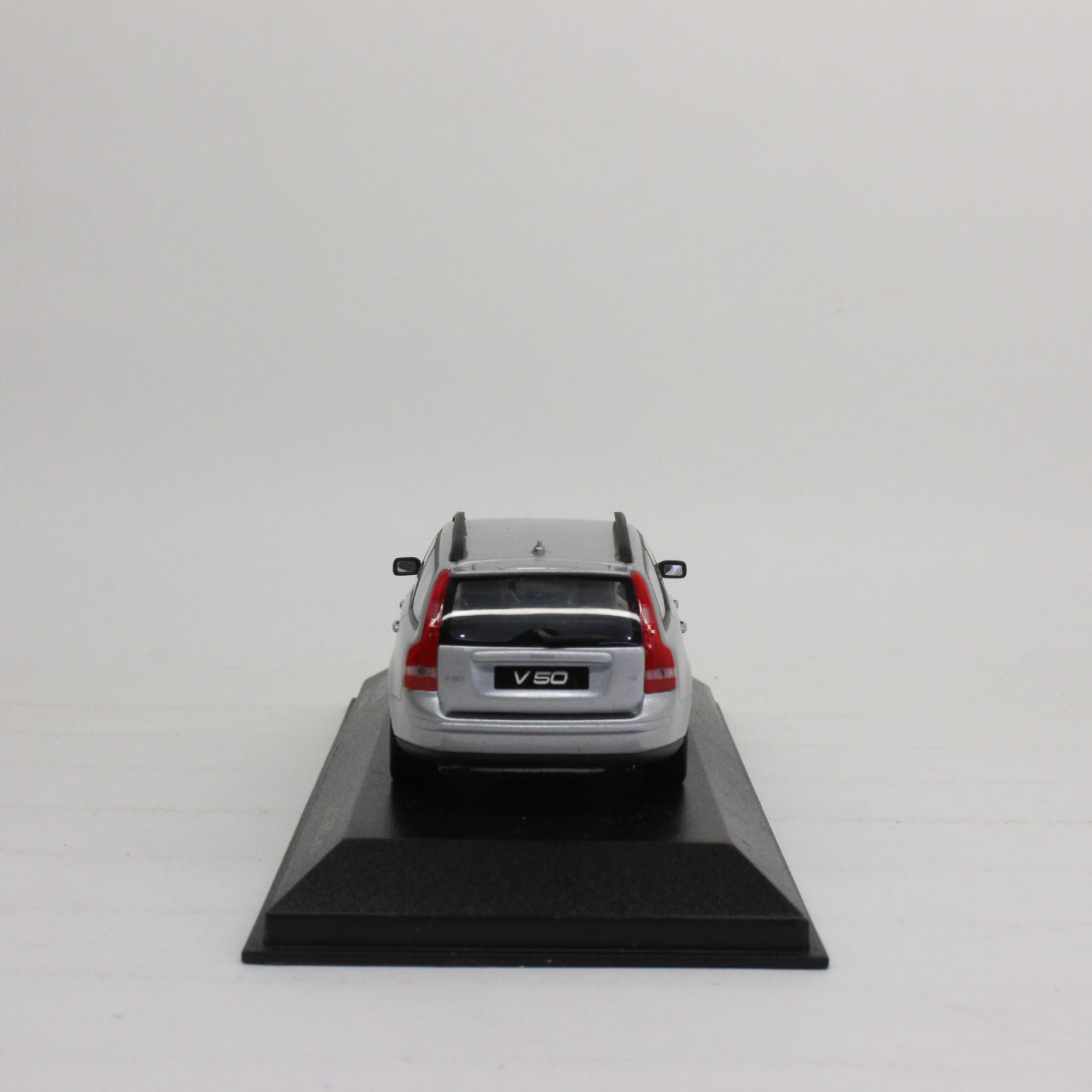 MINICHAMPS 1/43 Volvo V50 2003 (Silver)
