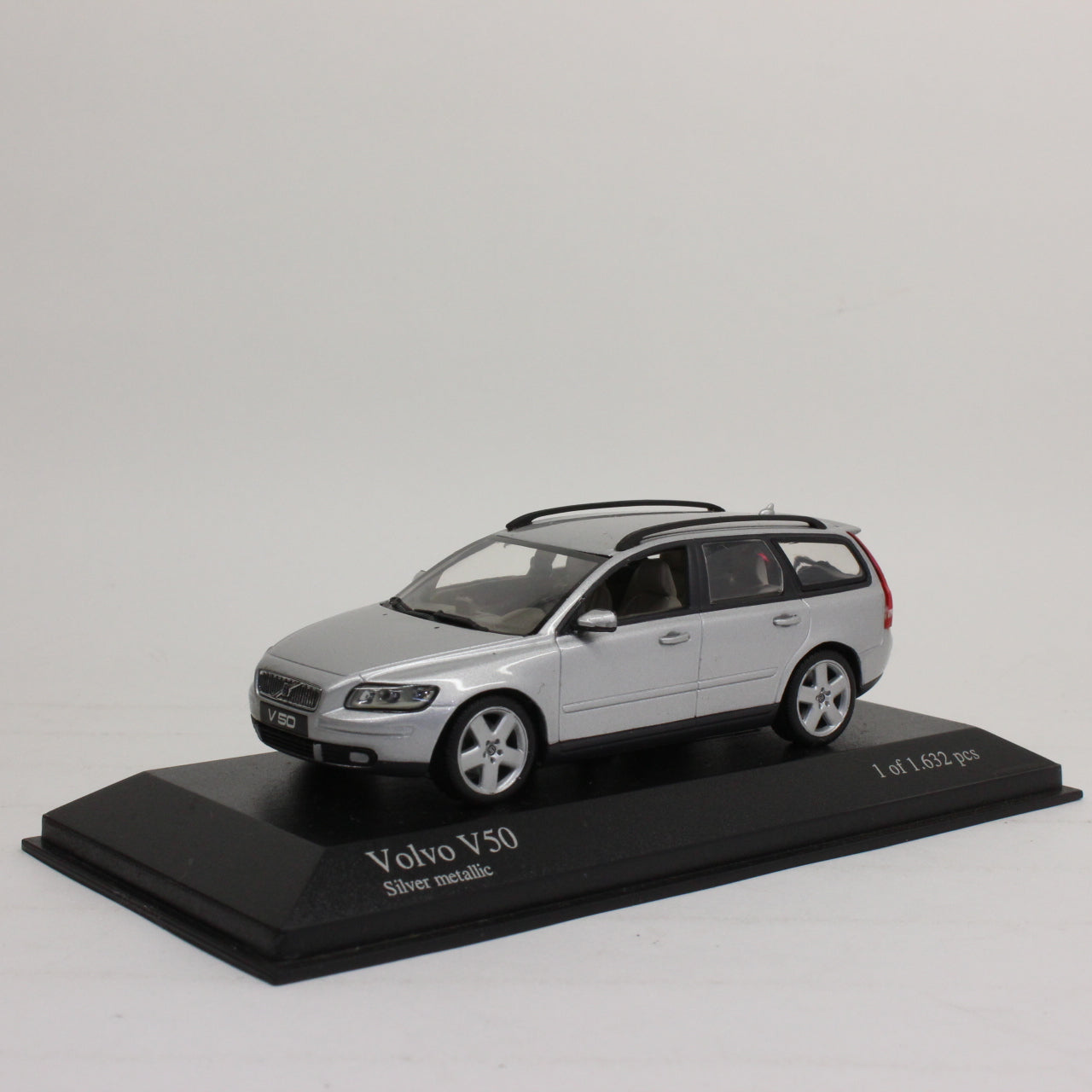 MINICHAMPS 1/43 Volvo V50 2003 (Silver)
