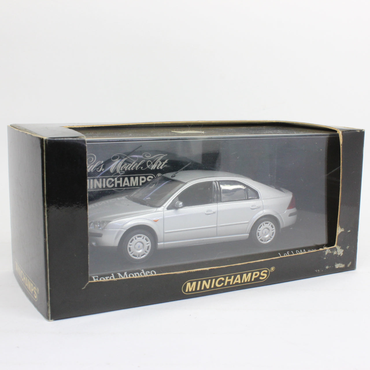 MINICHAMPS 1/43 Ford Mondeo Fastback 2001 (silver metallic)