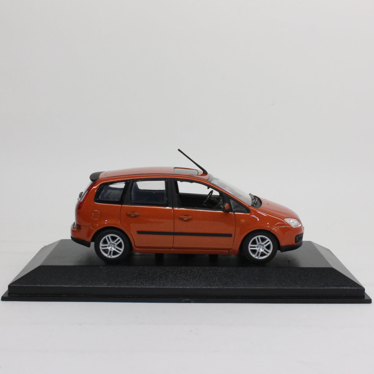 MINICHAMPS 1/43 Ford Focus C-MAX 2003 (Orange metallic)