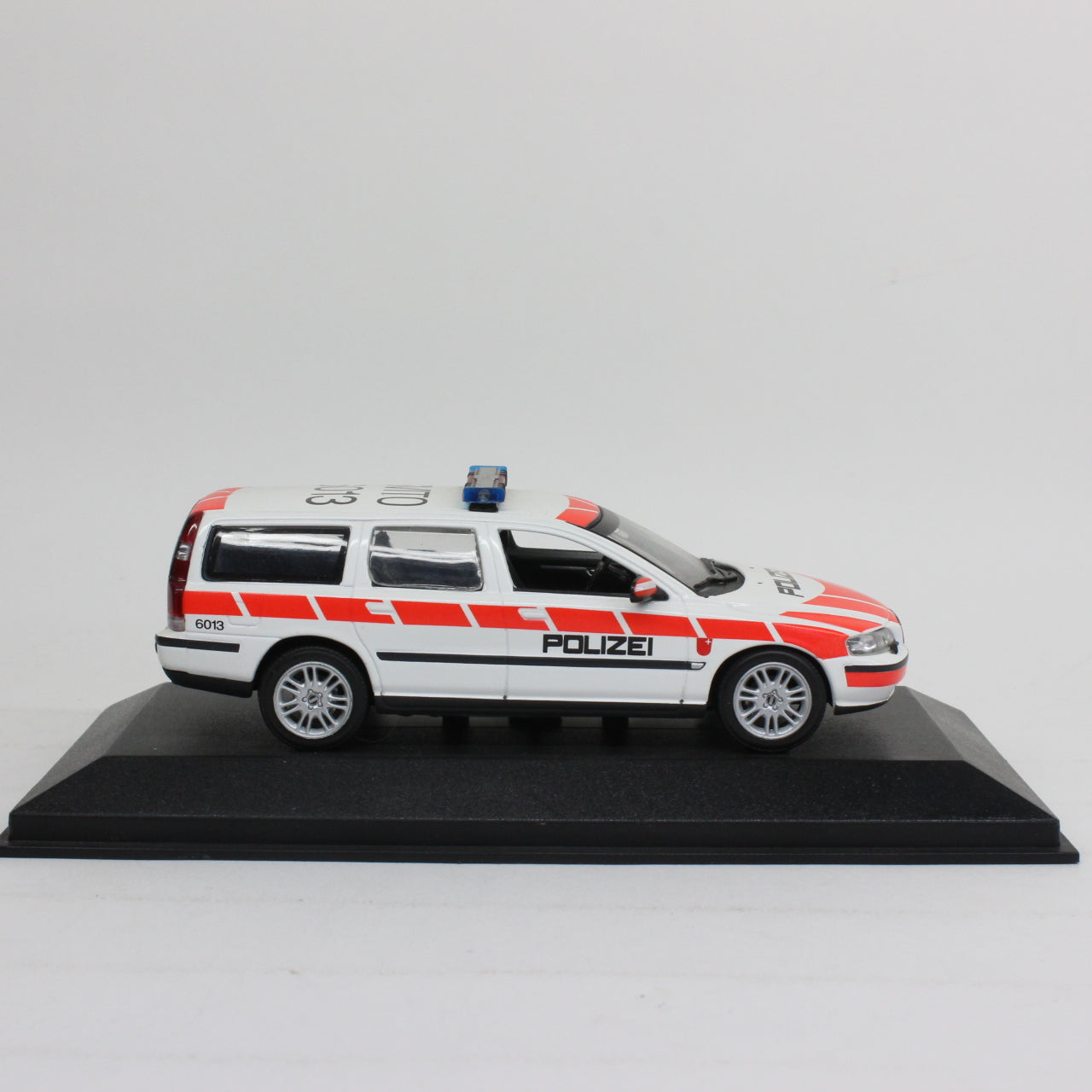 MINICHAMPS 1/43 Volvo V70 "Kantonspolizei Schwyz"