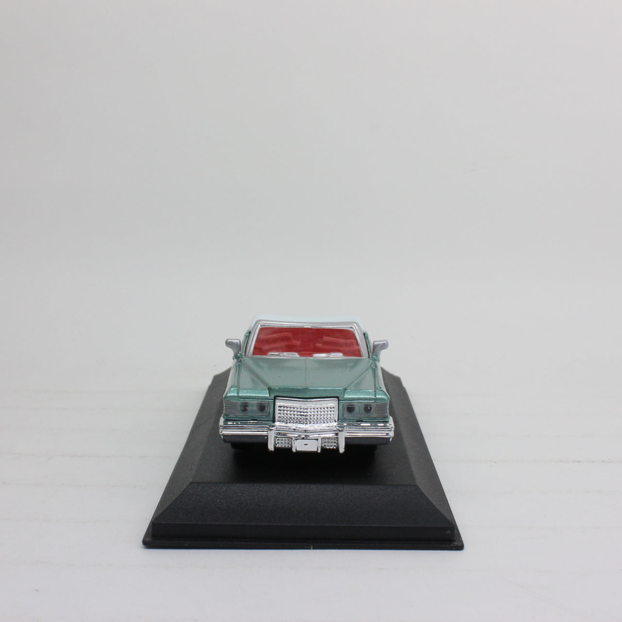 New-Ray Toys City Cruiser Collection 1/43 Cadillac 1976 Coupe De Ville