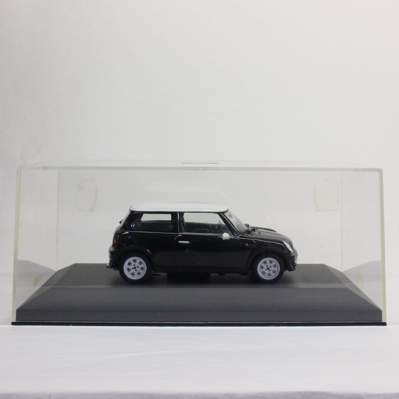 ixo 1/43 Mini Cooper Presentation 2000 Black