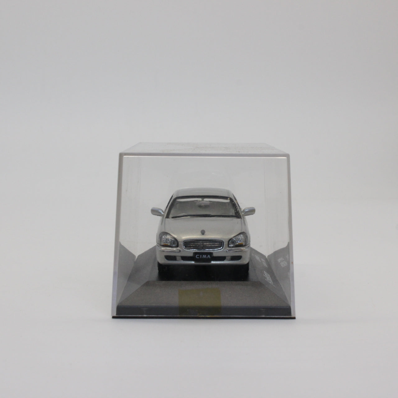 京商 / Jコレクション 1/43 日産 シーマ 450XV シャンパンシルバー / Kyosho / J Collection 1/43 Nissan CIMA 450XV champagne silver