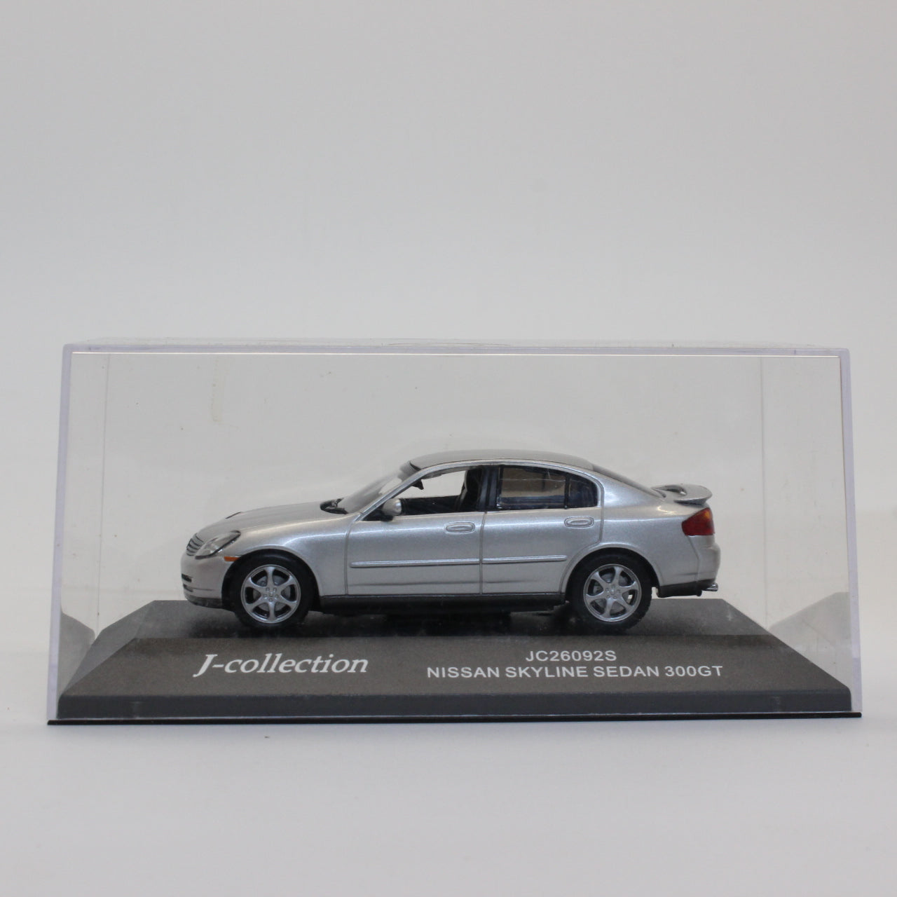 京商 / Jコレクション 1/43 日産 スカイライン セダン 300GT ダイアモンドシルバー / Kyosho / J Collection 1/43 Nissan SKYLINE SEDAN 300GT diamond silver