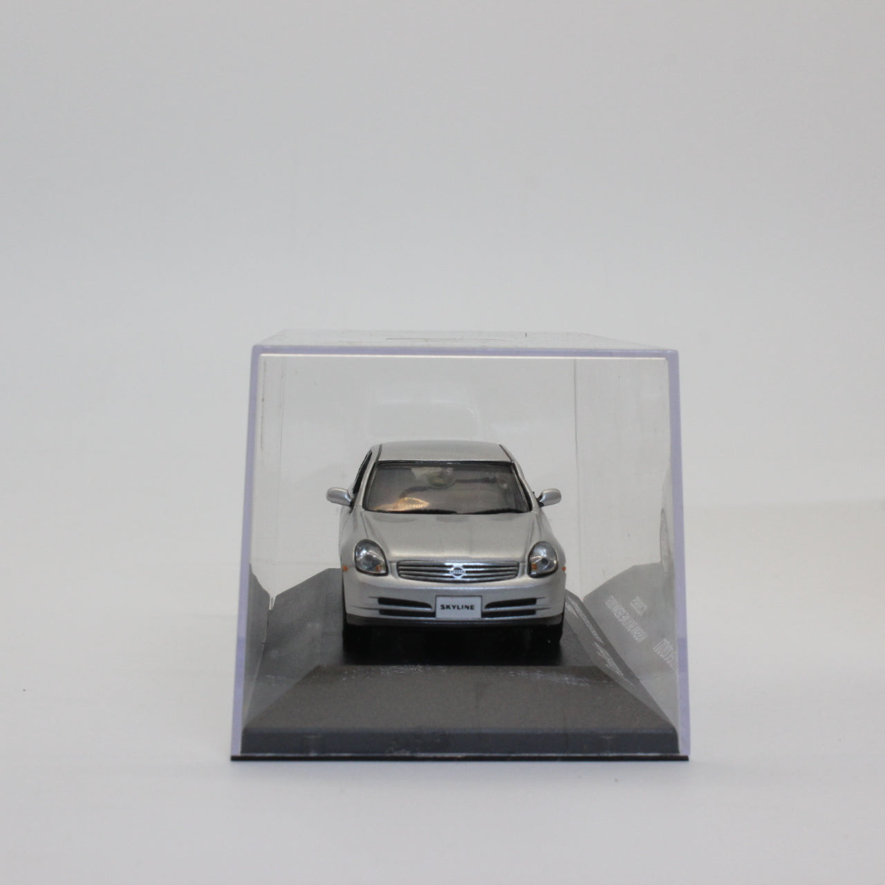 京商 / Jコレクション 1/43 日産 スカイライン セダン 300GT ダイアモンドシルバー / Kyosho / J Collection 1/43 Nissan SKYLINE SEDAN 300GT diamond silver