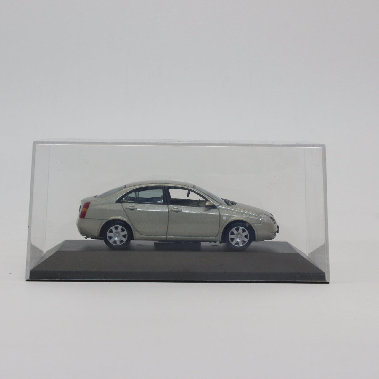 京商 / Jコレクション 1/43 日産 プリメーラ メタリックゴールド / Kyosho / J Collection 1/43 Nissan PRIMERA metalic gold
