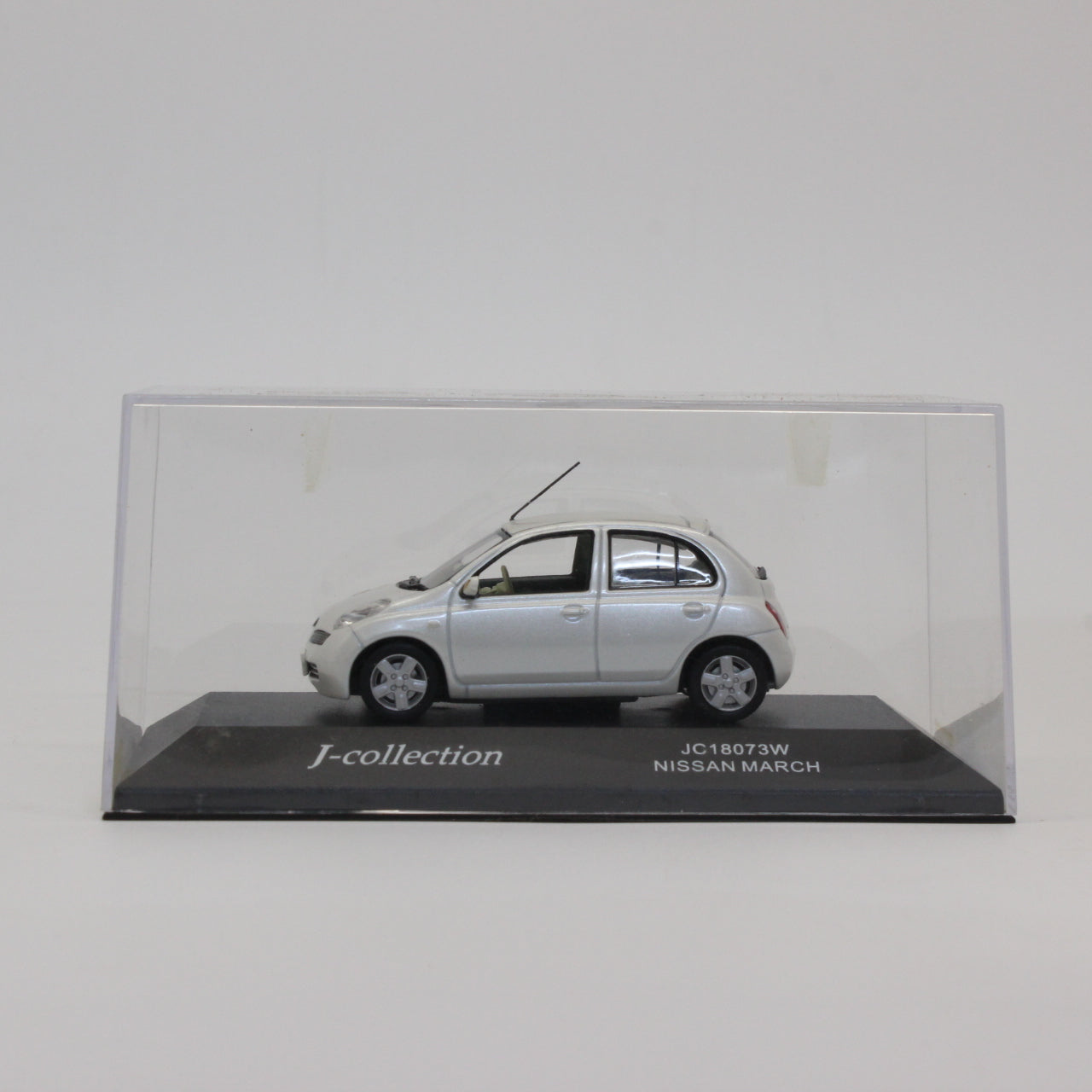 京商 1/43 日産 シーマ パールホワイト Amazon | 1/43 京商 Jコレクション 日産 4代目シーマ F50型 後期モデル