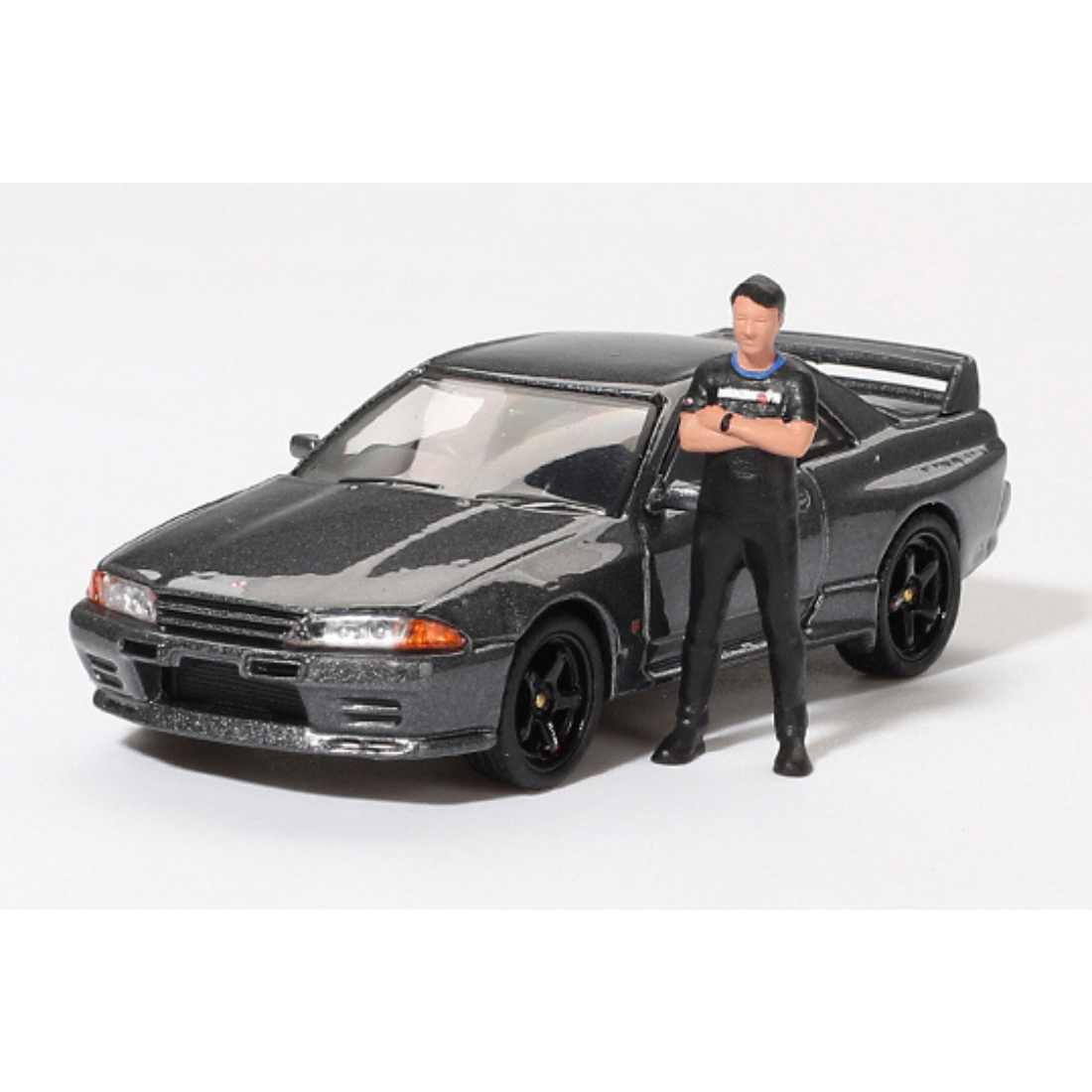 再入荷 MINI GT 1/64 Nissan スカイライン GT-R R32 ニスモガンメタル 松田次生コレクション w/ 松田次生氏フィギュア(右ハンドル)